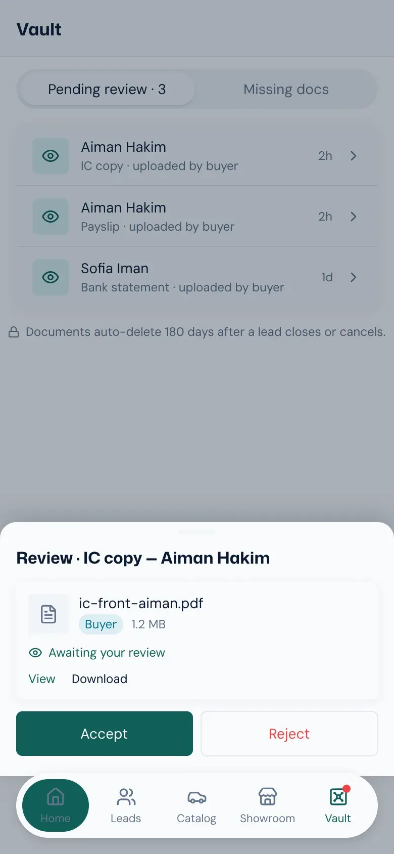 Contoh semakan dokumen di Vault — fail IC menunggu semakan SA